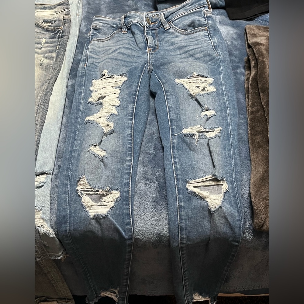 AMERICAN EAGLE JEANS